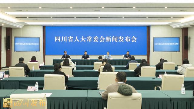 最新法规引领社会变革与挑战应对策略